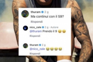 小图拉姆和队友扎莱夫斯基相互调侃，后者戏称新赛季要抢走9号